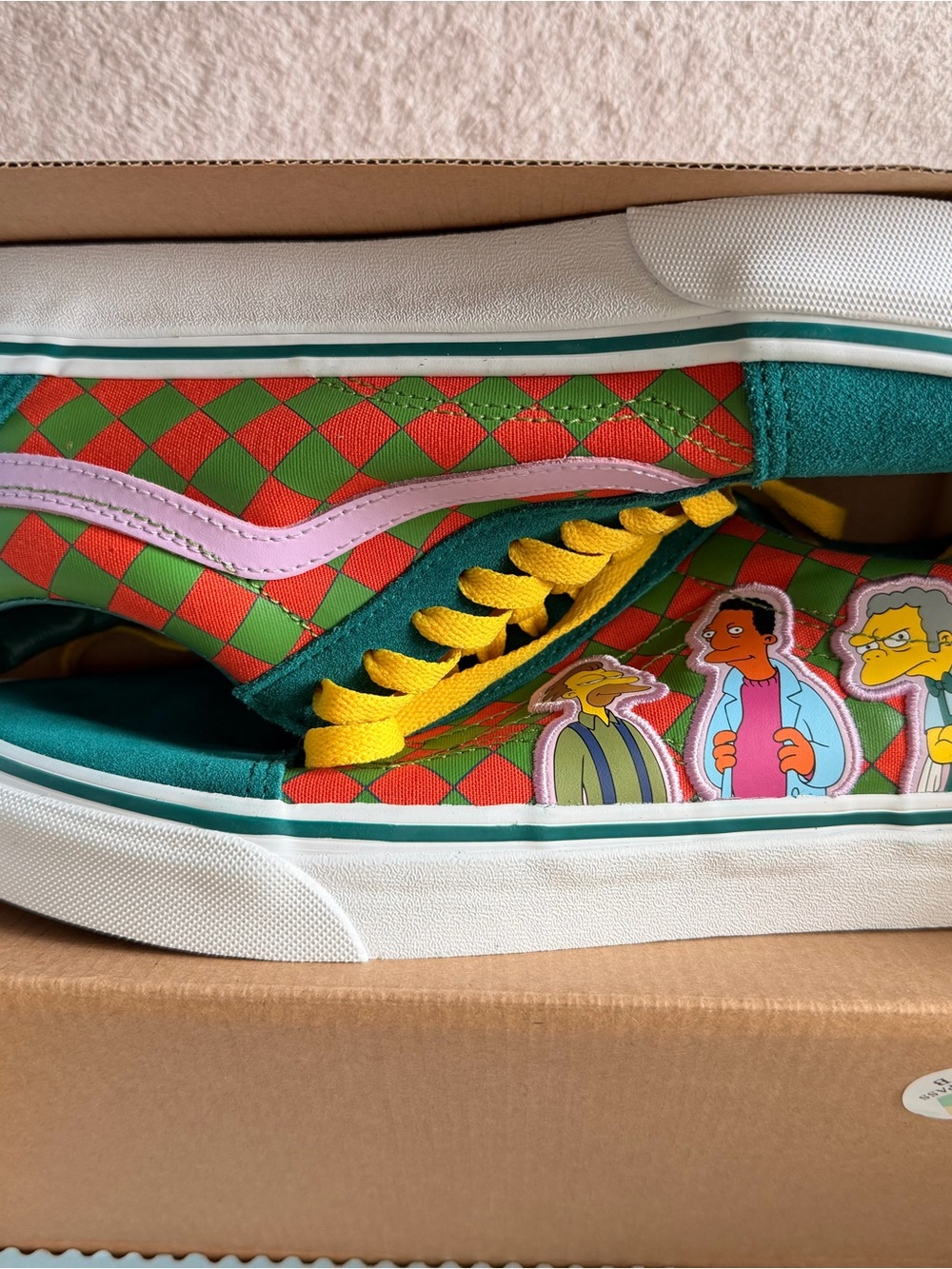 The Simpsons Vans Collab 2020 “Moes Tavern Old Skool” - Picture 4 of 8